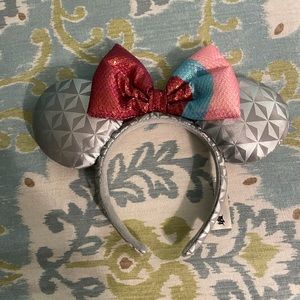 Disney Minnie Mickey Epcot Ears Bubblegum Wall